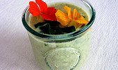 Krémová polévka z římského salátu a lichořeřišnice (kapucín)