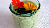 Krémová polévka z římského salátu a lichořeřišnice (kapucín)