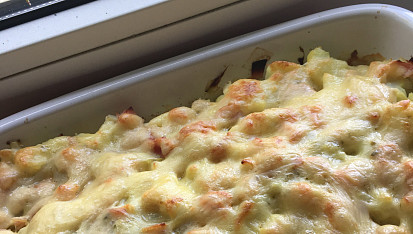 Květák zapečený se šunkou a třemi druhy sýra