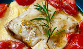 Rybí filé na rajčatech s polentovou kaší s parmezánem