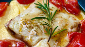 Rybí filé na rajčatech s polentovou kaší s parmezánem