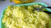Špagetová dýně s rajčatovo-medovou omáčkou