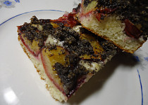 Švestkový koláč s makovou drobenkou
