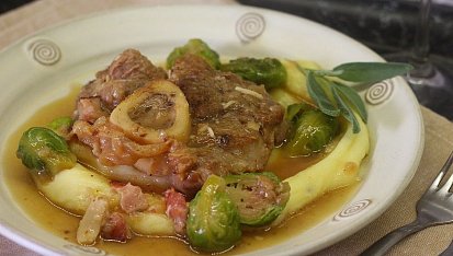Telecí ossobuco na šalvěji a česneku s kapustičkami
