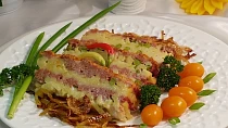 Zapečené špecle  se smaženou cibulkou