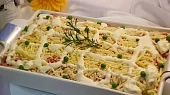 Zapečené špecle  se smaženou cibulkou, Nachystané na pečení