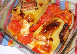 Paprikovo-rajčatovovo-slaninový pekáč