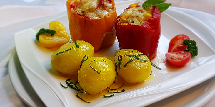 Pikantní masová rajčata s mozarrellou (Stejná nápln jak u rajčat)