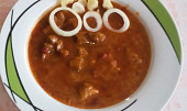 Pikantní vepřový guláš s  červenými fazolemi
