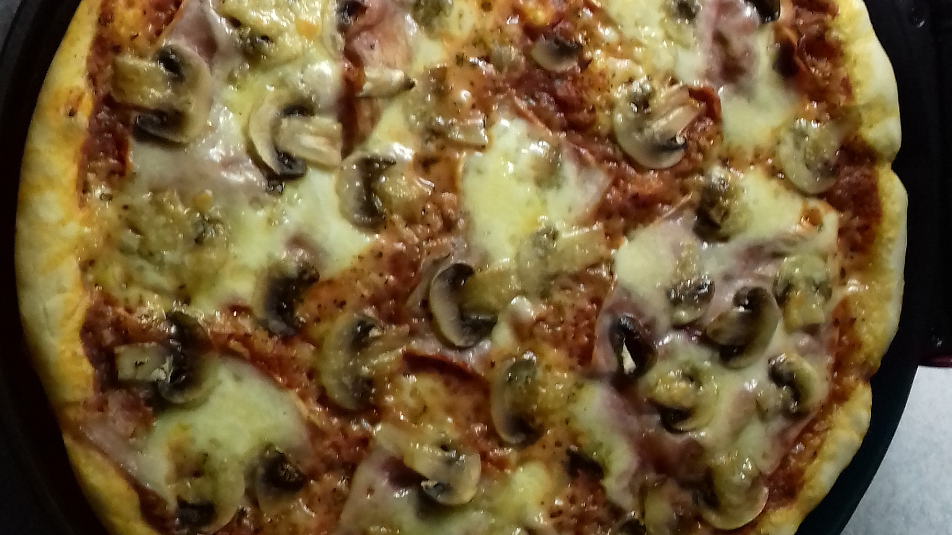 Pizza z domácí pizza pece