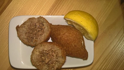 Smazene kubbe - kulicky z arabskeho tataraku s nadivkou, zám jako kibbey makli