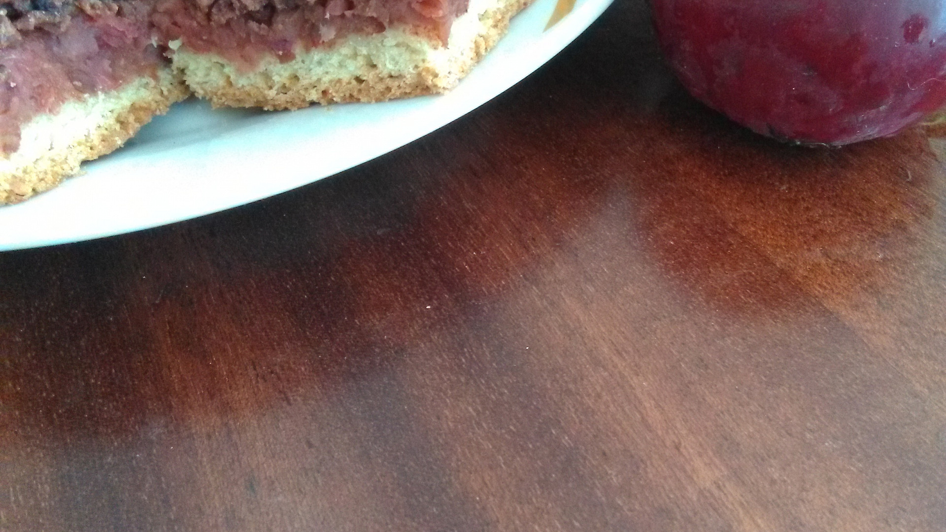 Tříbarevný hrnečkový koláč s jablky