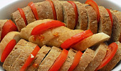 Zapečená chlebová bageta s rajčaty a vejci