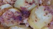 Zapečená kuřecí prsa s bramborami ve smetaně