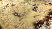 Drobenkový koláč s tvarohem a povidly