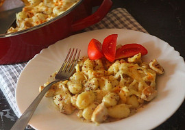 Gnocchi s kuřecím masem  zapečené s hořčičnou smetanou