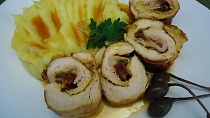 Kuřecí závitky se sušenými rajčaty, kapary a mozzarellou