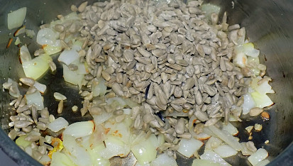 Pomazánka z tofu se slunečnicovými semínky a vejci