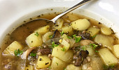 Pórkovo-bramborová polévka s pohankou a houbami