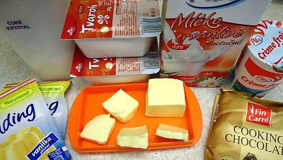 Tříbarevné řezy s tvarohovým krémem