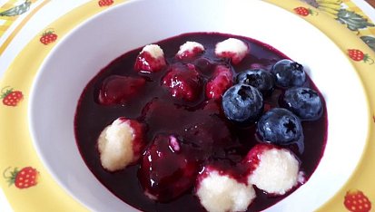 Tvarohové nočky s borůvkovou omáčkou - pro nejmenší