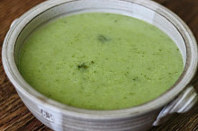 Veganská brokolicová polévka