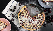 Vláčný francouzský třešňový koláč clafoutis (Vláčný francouzský třešňový koláč clafoutis)