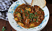 Zvěřinové Irish stew ( Irské dušené)