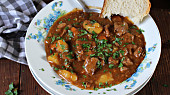 Zvěřinové Irish stew ( Irské dušené)