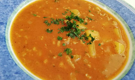 Gulášová polévka s mletým masem a brambory