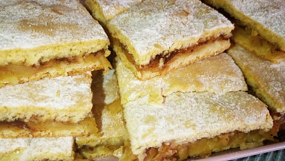 Jablečný moučník se skořicí a medem