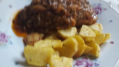 Krkovice pečená na cuketové směsi