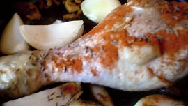 Krůtí stehno na rosé víně, se šalvějí a houskovým knedlíkem, s kukuřicí a petrželkou