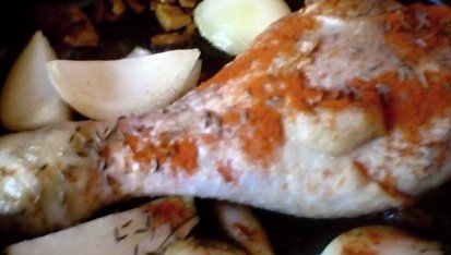Krůtí stehno na rosé víně, se šalvějí a houskovým knedlíkem, s kukuřicí a petrželkou