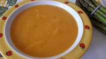 Mrkvová polévka s chřestem - pro nejmenší