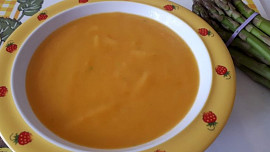 Mrkvová polévka s chřestem - pro nejmenší