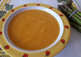 Mrkvová polévka s chřestem - pro nejmenší