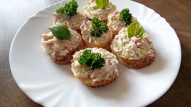Pomazánka z "krabích" surimi tyčinek