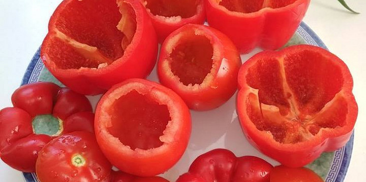 Rajská omáčka s pečenými paprikami a rajčaty