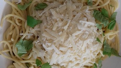Špagety aglio olio e peperoncino