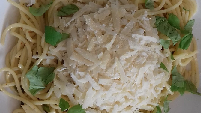 Špagety aglio olio e peperoncino