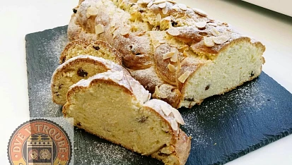 Tvarohová vánočka (bez kynutí), pletená z 8 (devíti) pramenů