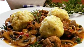Vepřové kostky na houbách čerstvých i sušených