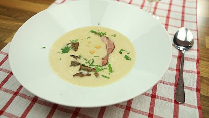 Cizrnový krém s houbami a opečenou slaninou