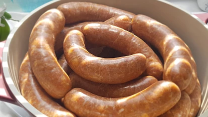 Domácí klobásy sýrové, jak je dělám já, Zatočená na jednotlivé klobásy