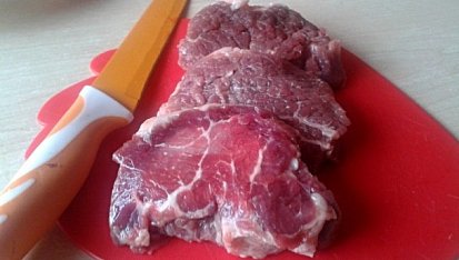 Plněné hovězí rolky na červeném víně, se zahradní saturejkou