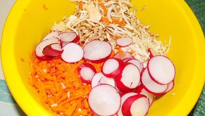 Salat z kořenové zeleniny s tofu majonézou