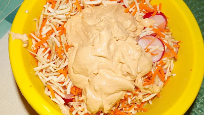 Salat z kořenové zeleniny s tofu majonézou
