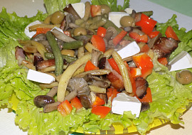 Teplý václavkovo-fazolkový salát