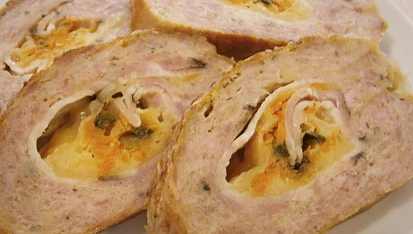 Vepřová roláda z mletého masa s náplní z uzeniny,sýru a mrkve